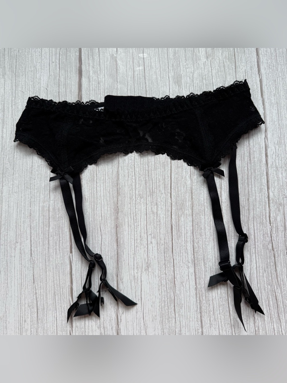 Hanky Panky 
Signature Lace Garter Belt Black